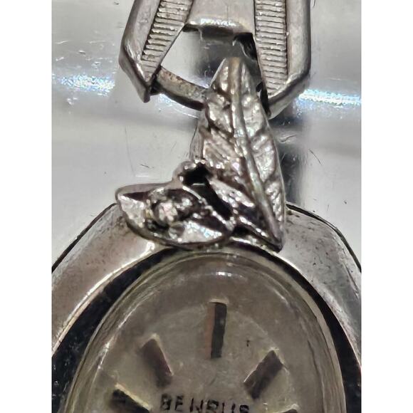 Rare Vintage Benrus Ladies Quartz Watch Diamonds Leaf Runs Good New Battery main image 7